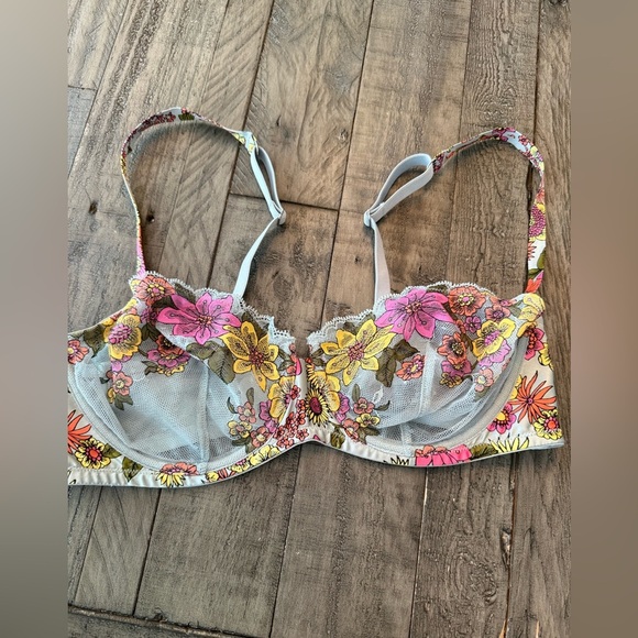 SAVAGE X Fenty Mod Poppy Lace Bra, size 36C - Picture 4 of 11